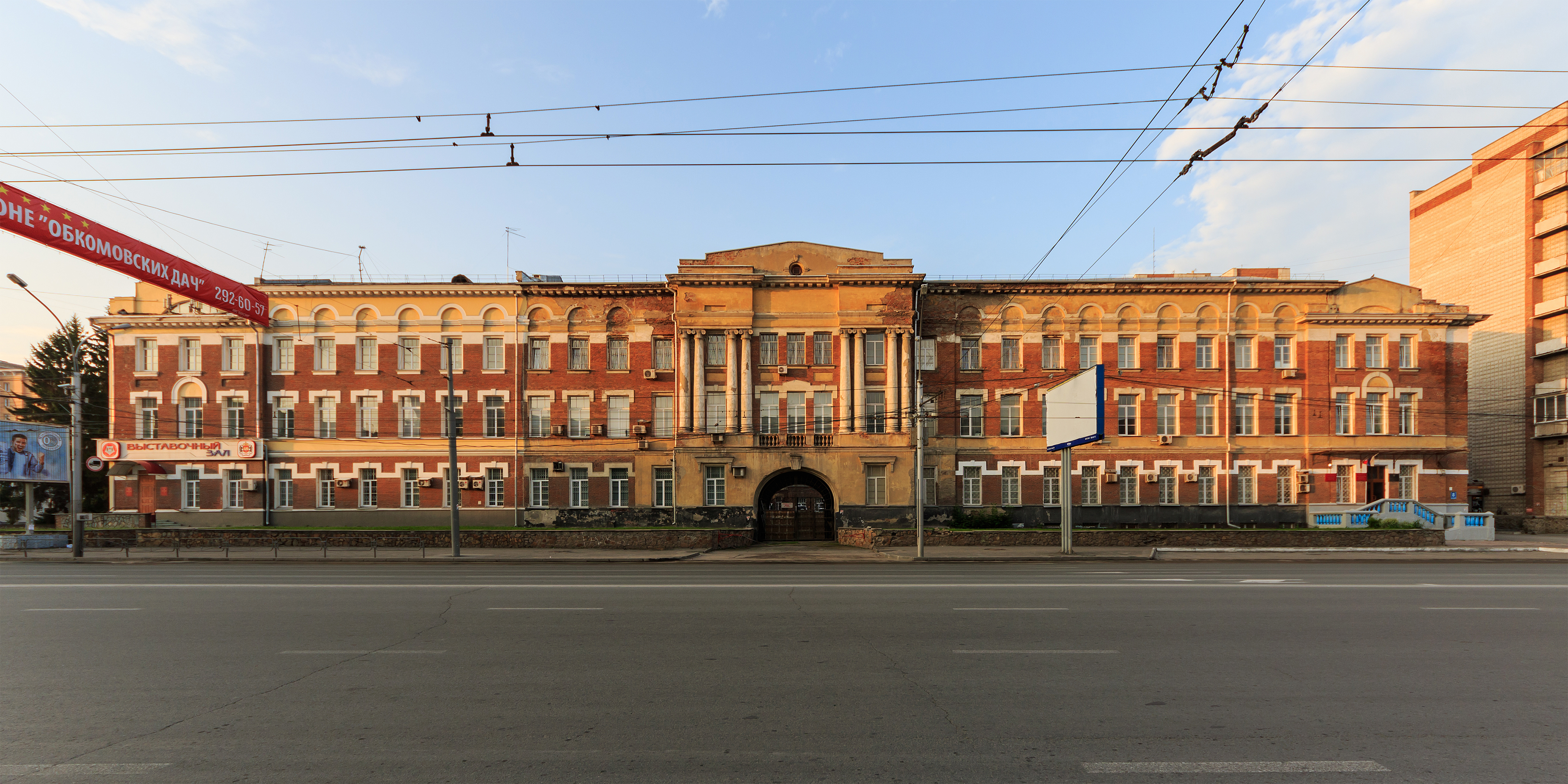 Файл:Novosibirsk Officers House 07-2016 img1.jpg — Википедия