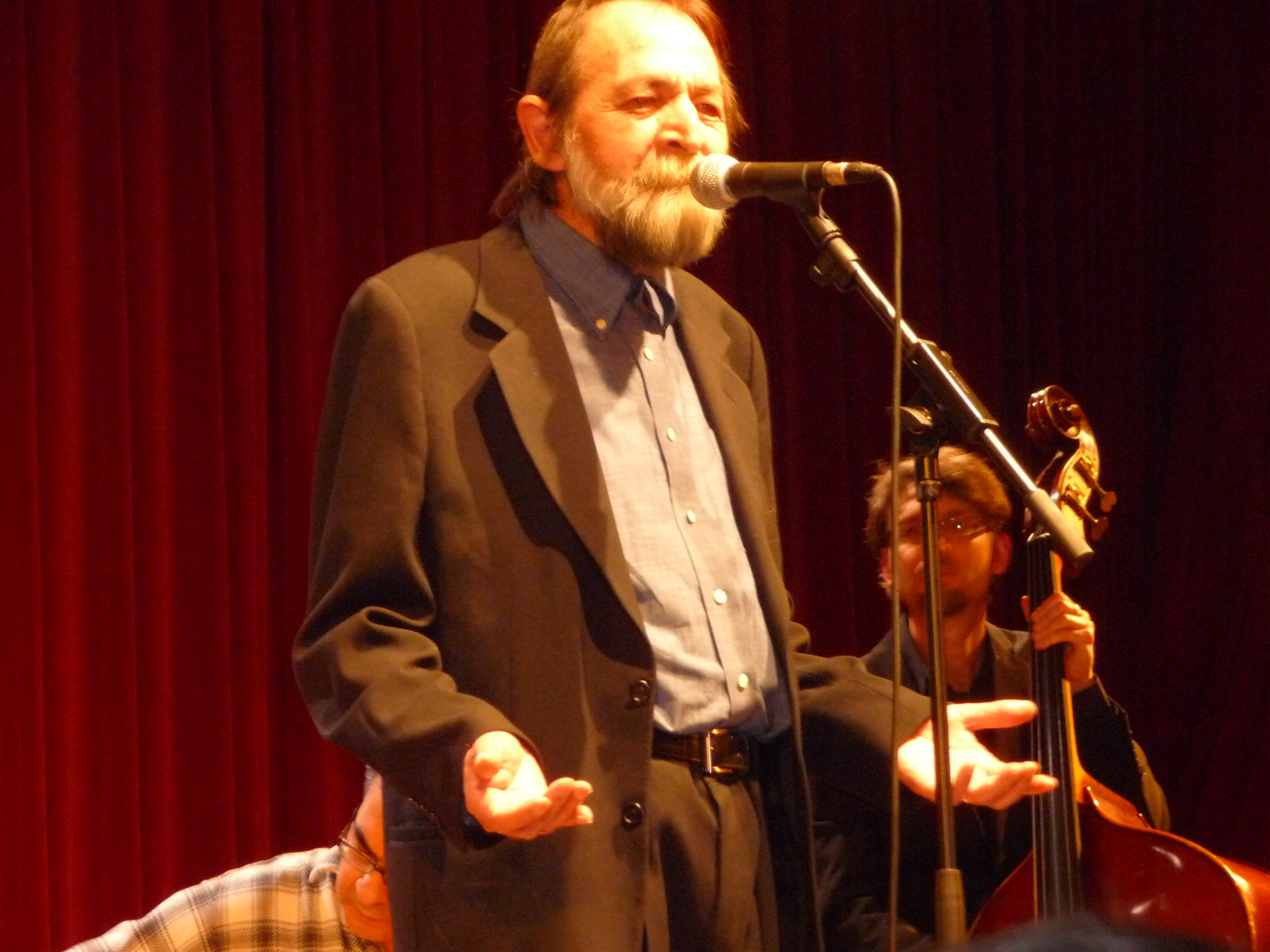 The songwriter and poet Pablo Guerrero performs in Barcelona in 2009.