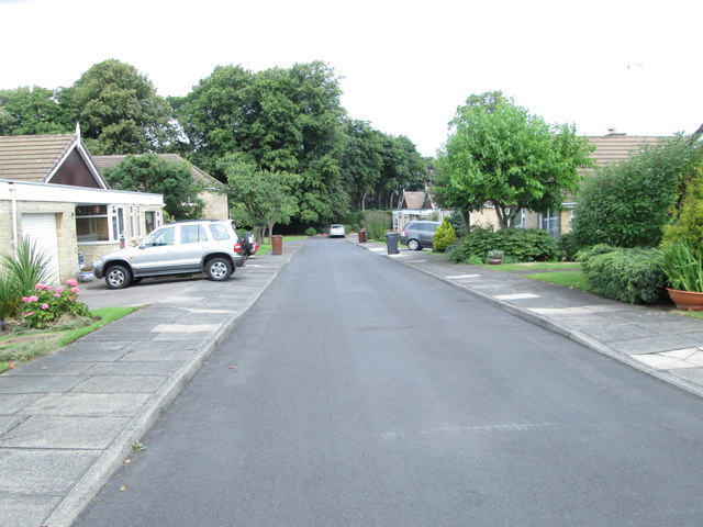 File:Park Court - looking towards Park Way - geograph.org.uk - 3616229.jpg