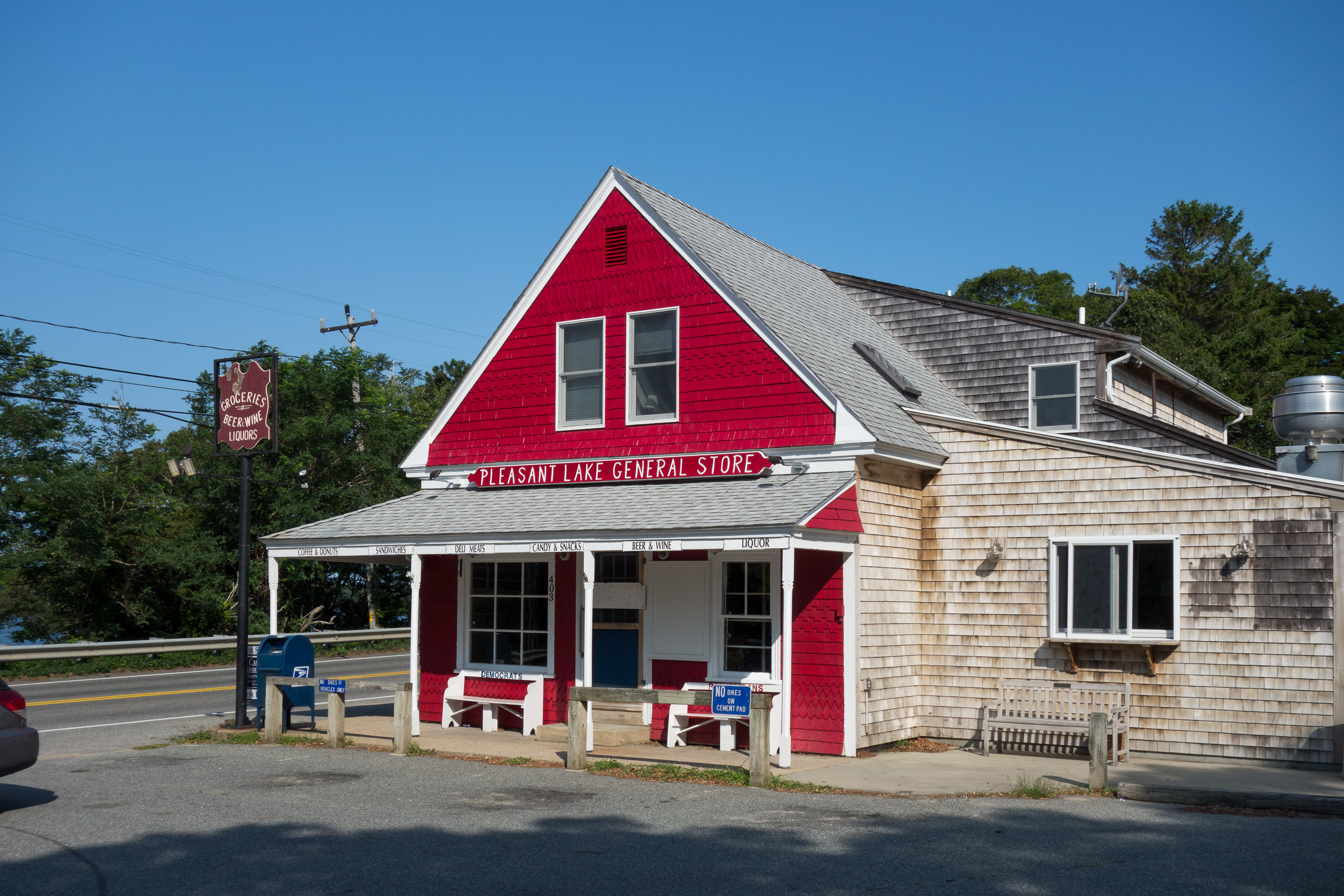 Pleasant Lake (Massachusetts) General Store.jpg. 