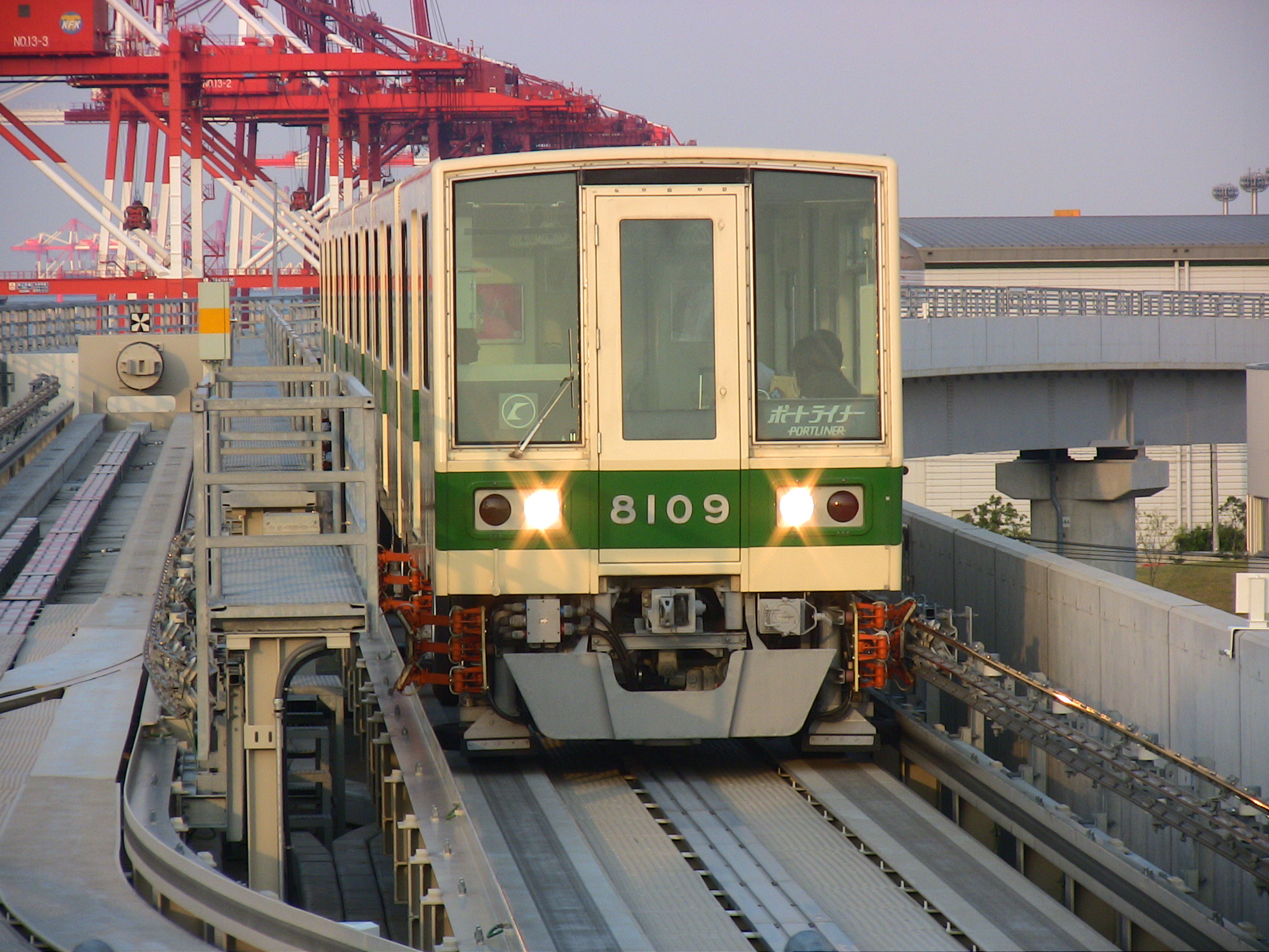 神戸新交通8000型電車 - Wikipedia