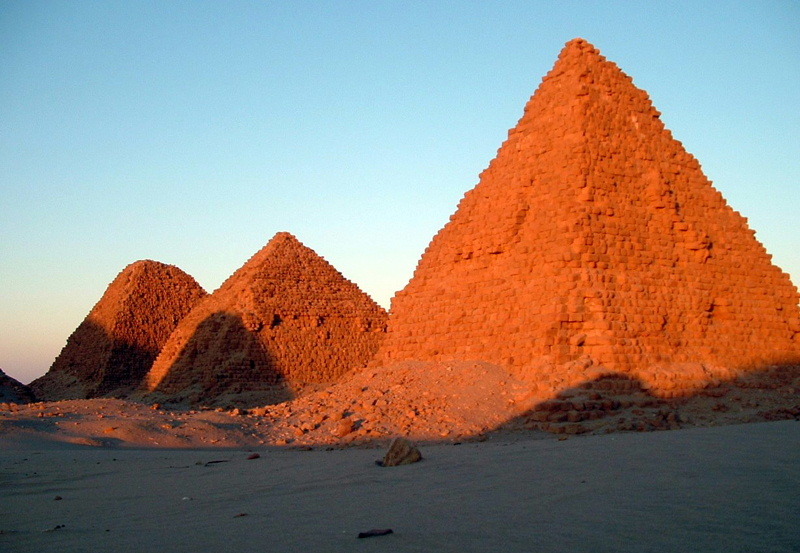 File:Pyramids of Nuri (cropped).jpg