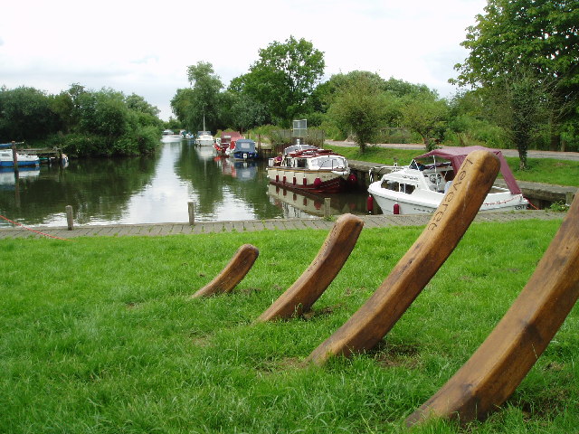 File:Rockland Dike - geograph.org.uk - 79693.jpg