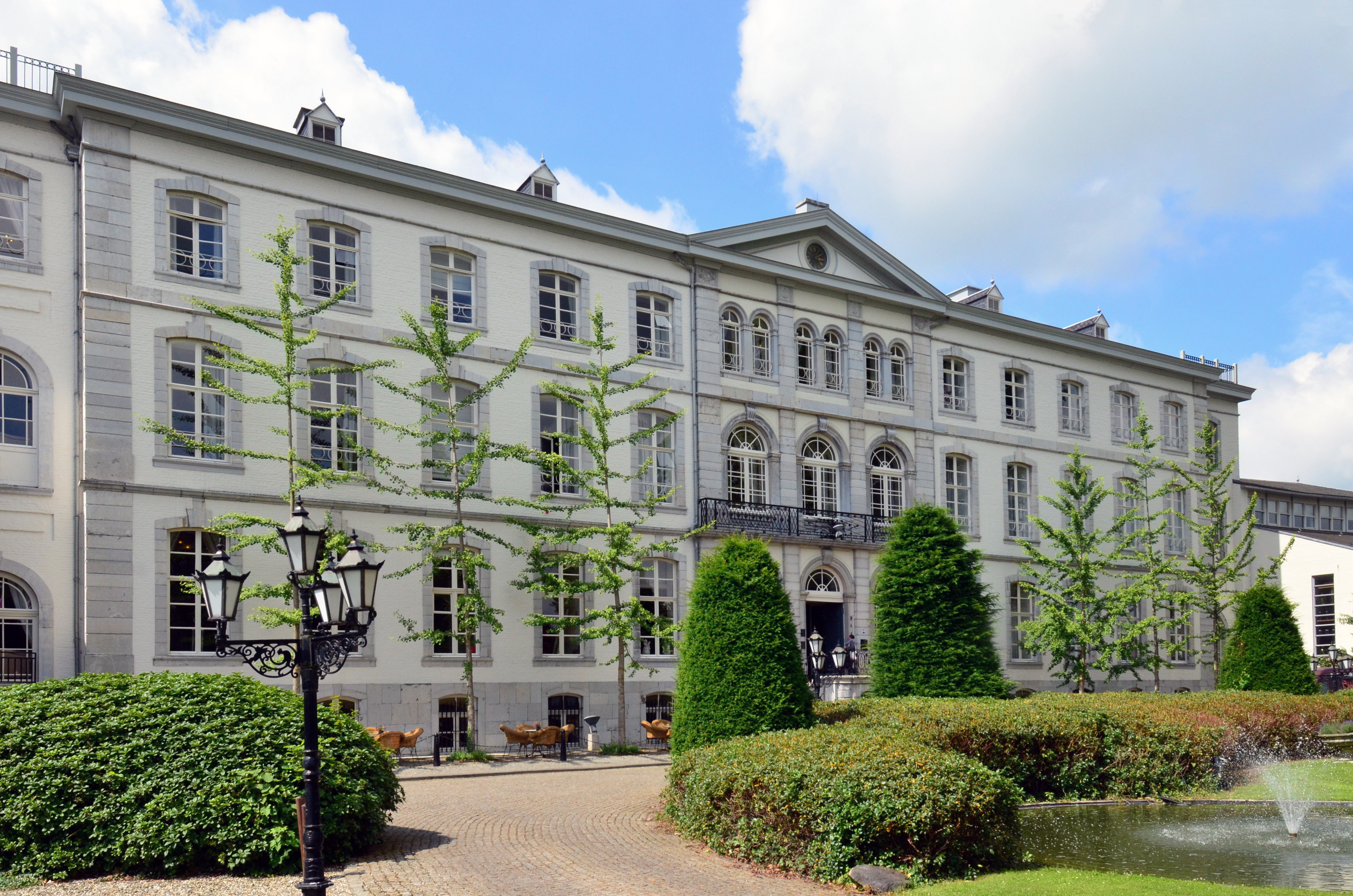 Eingangsfassade des Schlosses Bloemendal in Vaals