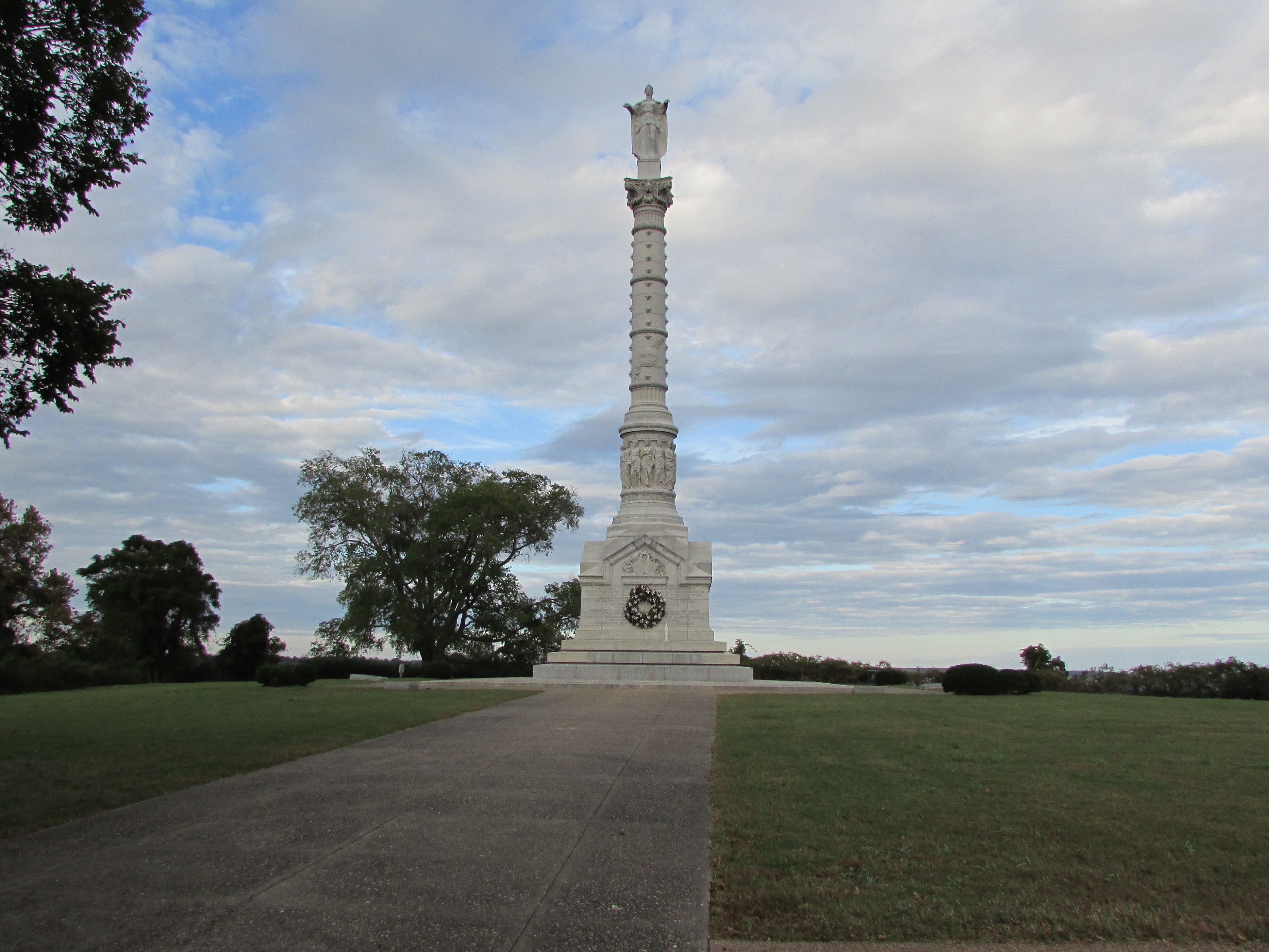 Victory monument. Первый памятник в истории человечества. Монумент на 1 Успенском шоссе. America Victory Monument. ТЕПР первый памятник на фоне неба.