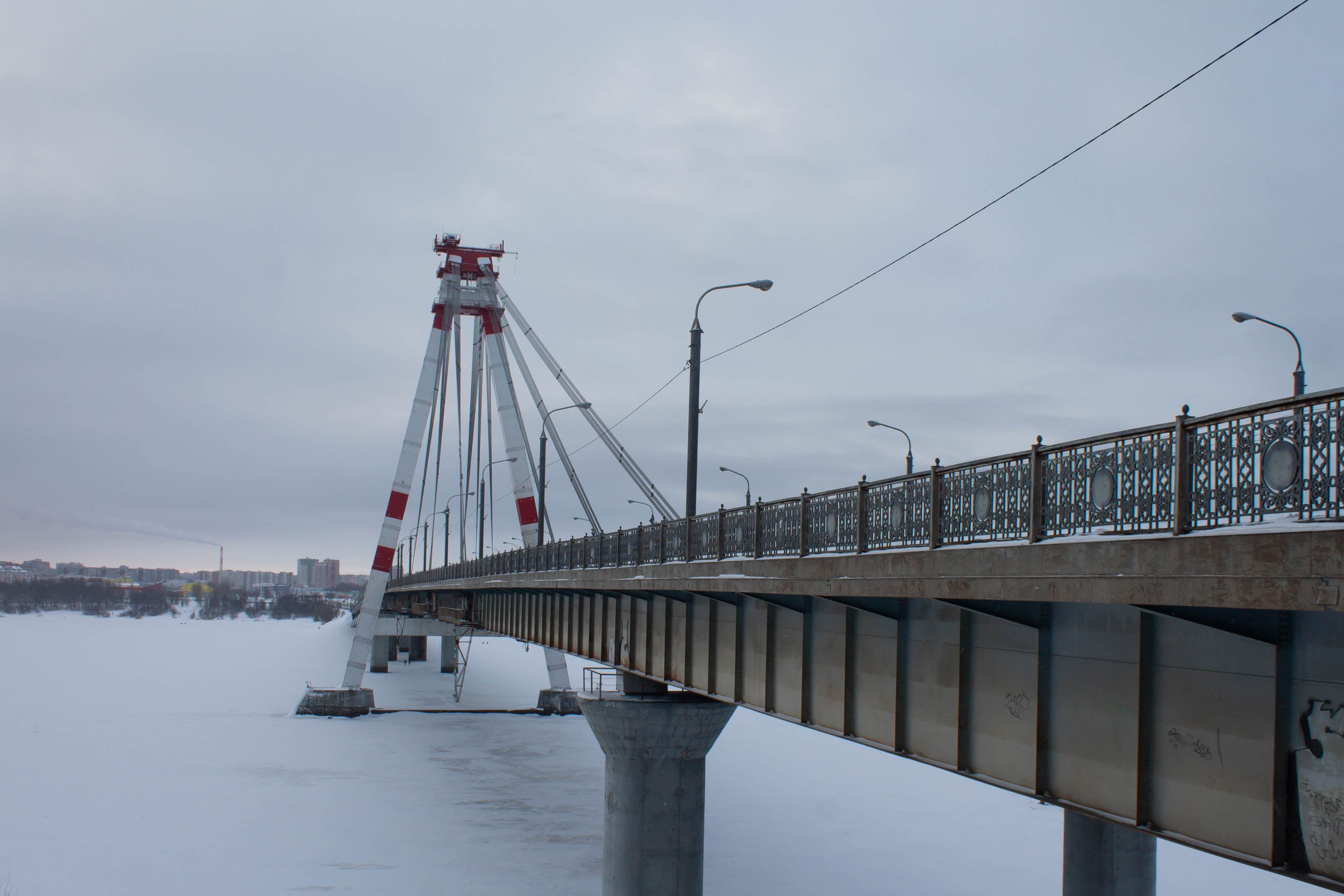 Ремонт октябрьского моста череповец. Октябрьский мост Череповец. Ярославль спуск с Октябрьского моста. Октябрьский мост Череповец залаз. Октябрьский мост внутри.