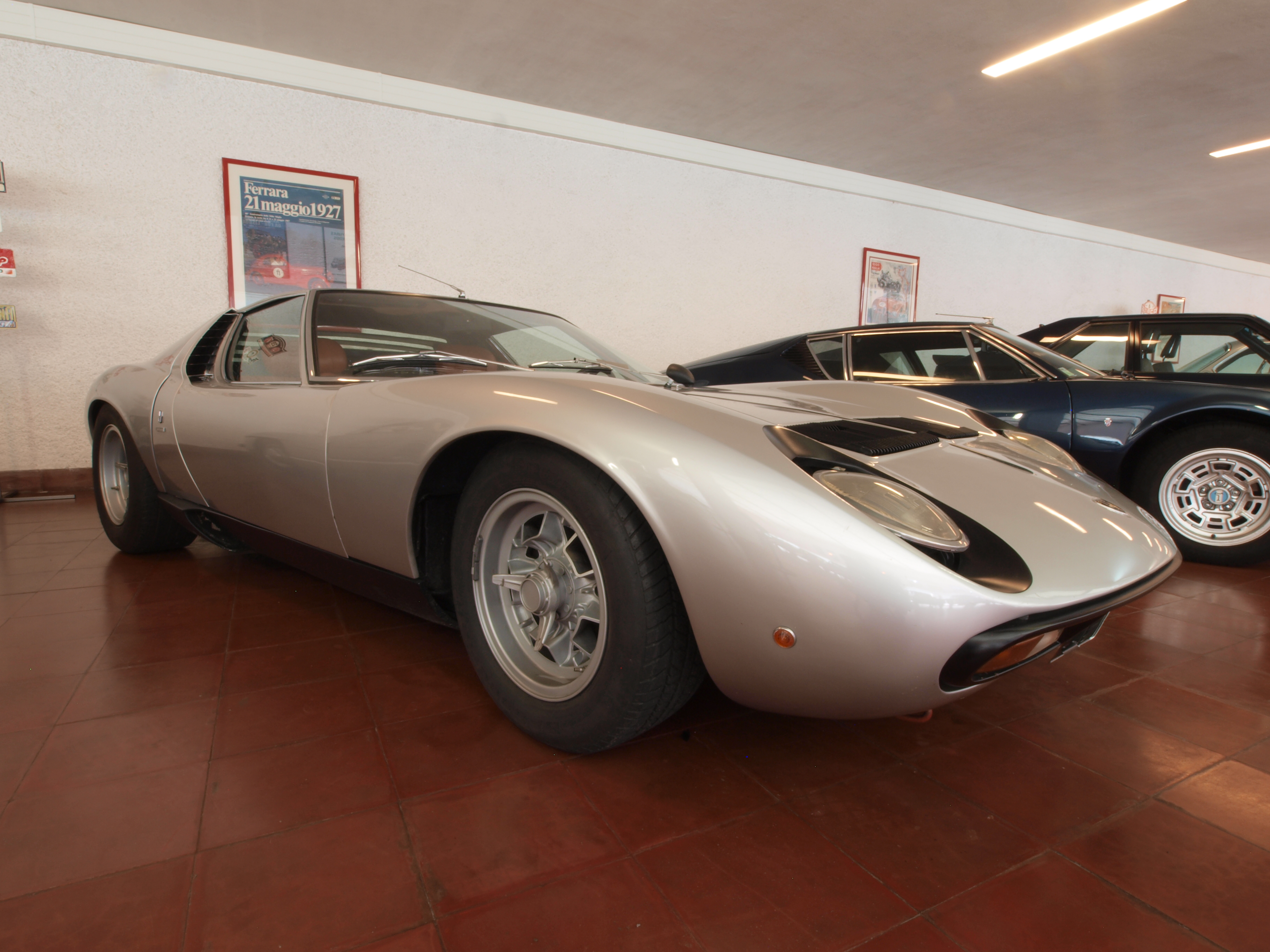 1971_Lamborghini_Miura_SV_385hp_V12,_4L_p7.JPG