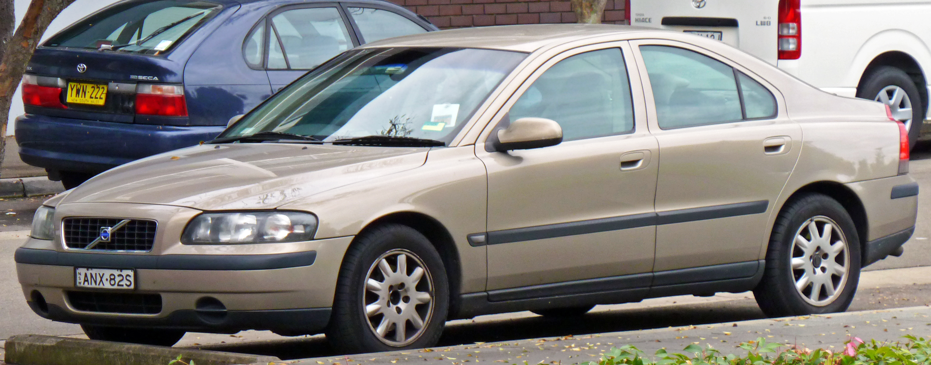 Datei 2000 2004 Volvo S60 Sedan 01 Jpg Wikipedia