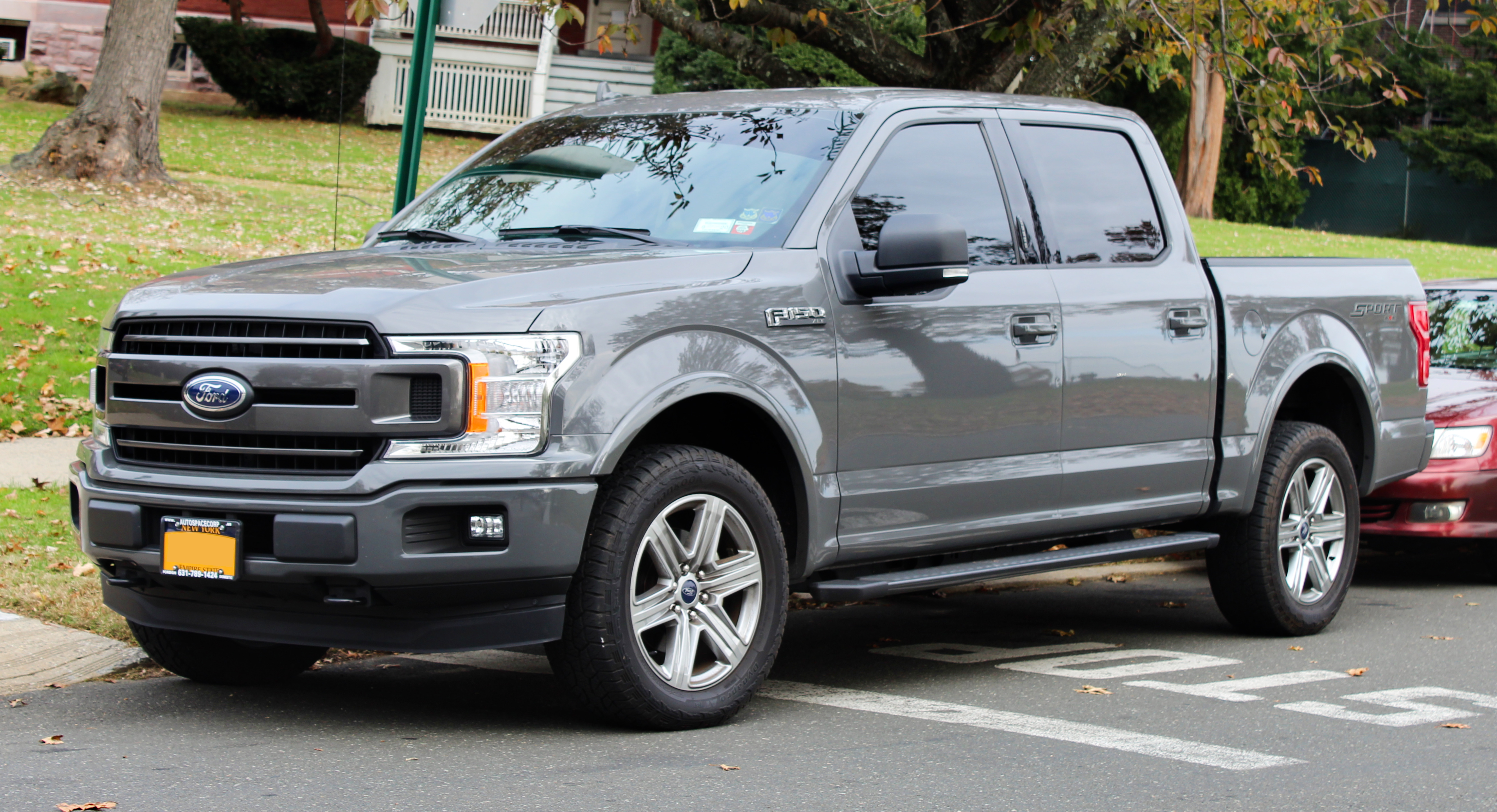 File:2018 Ford F-150 XLT Crew Cab, front 11.10.19.jpg - Wikimedia Commons