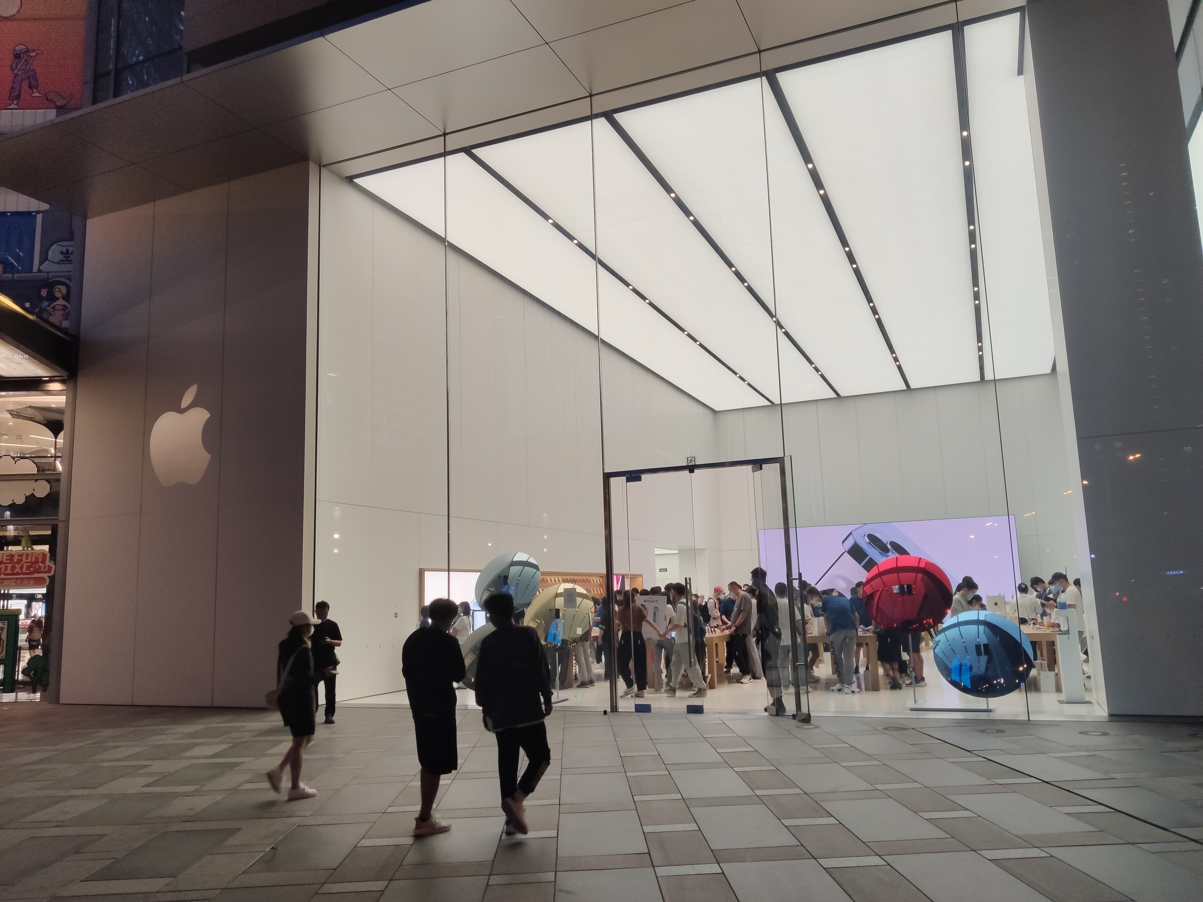 File:AppleStore.jpg - Wikipedia