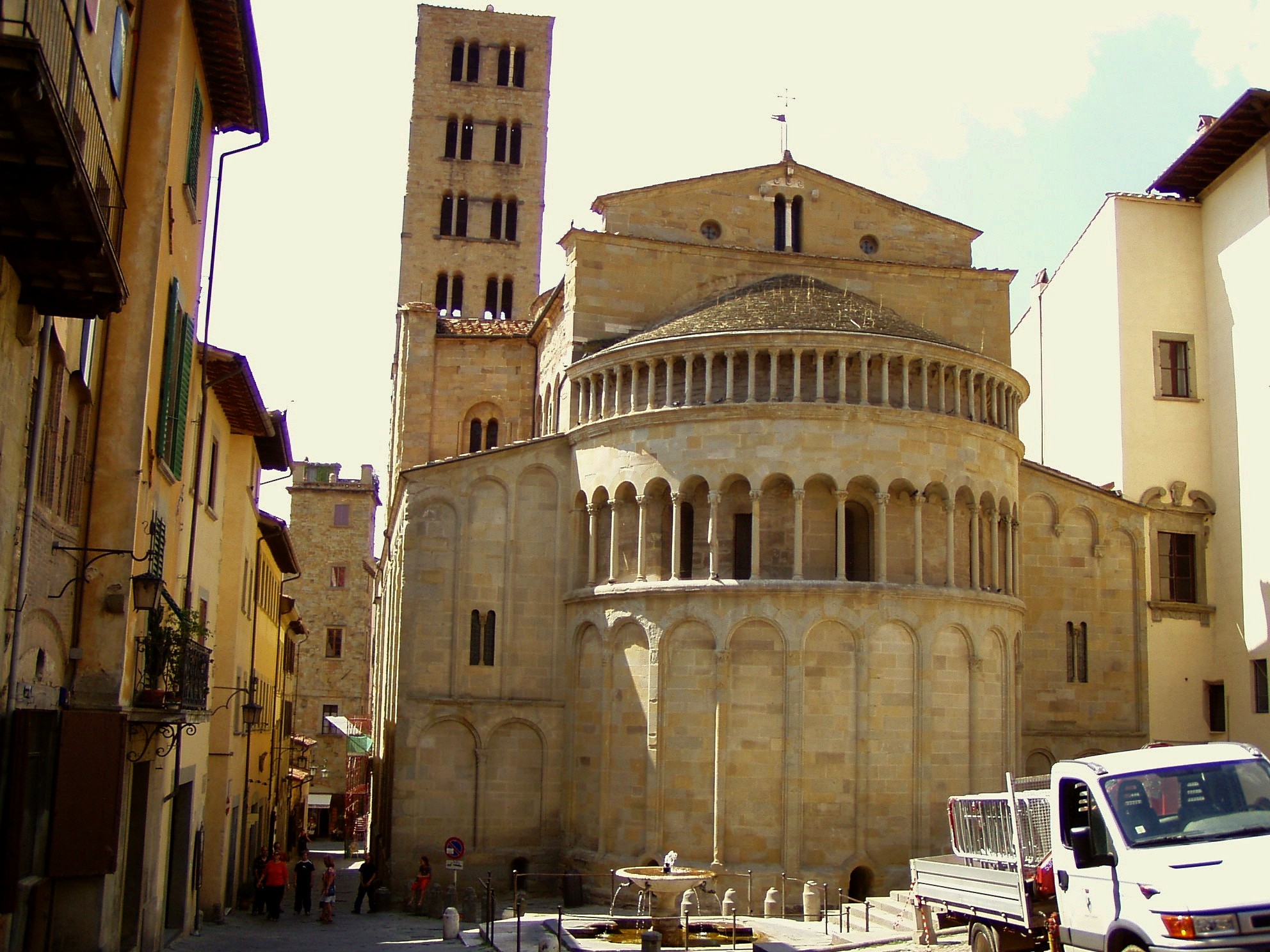 File Arezzo Chiesa Santa Maria della Pieve jpg Wikimedia Commons