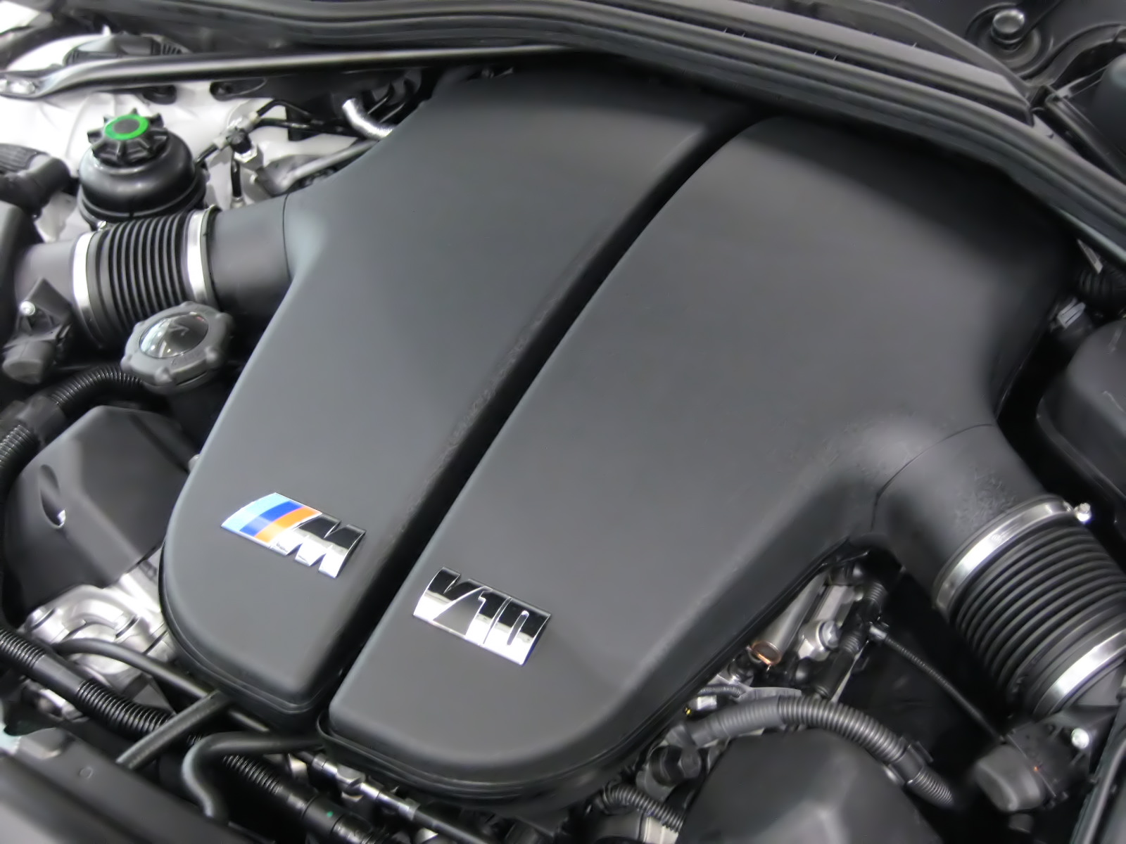 2005 BMW M5 S85 engine misfiring, fault finding and repair. 