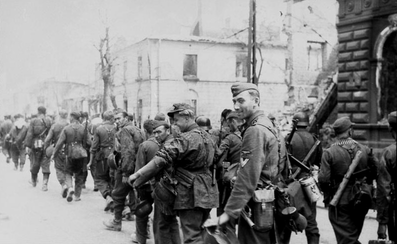 File:Bundesarchiv Bild 101I-696-0426-22, Warschauer Aufstand, Einmarsch von Waffen-SS.jpg