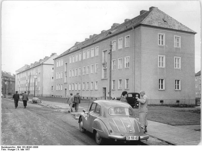 File:Bundesarchiv Bild 183-46441-0008, Hoyerswerda, Wohnblocks.jpg