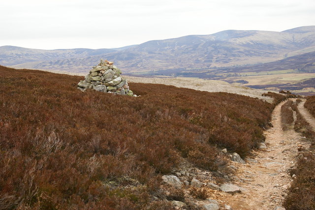 File:Cairn on Drovers Road - geograph.org.uk - 1232737.jpg