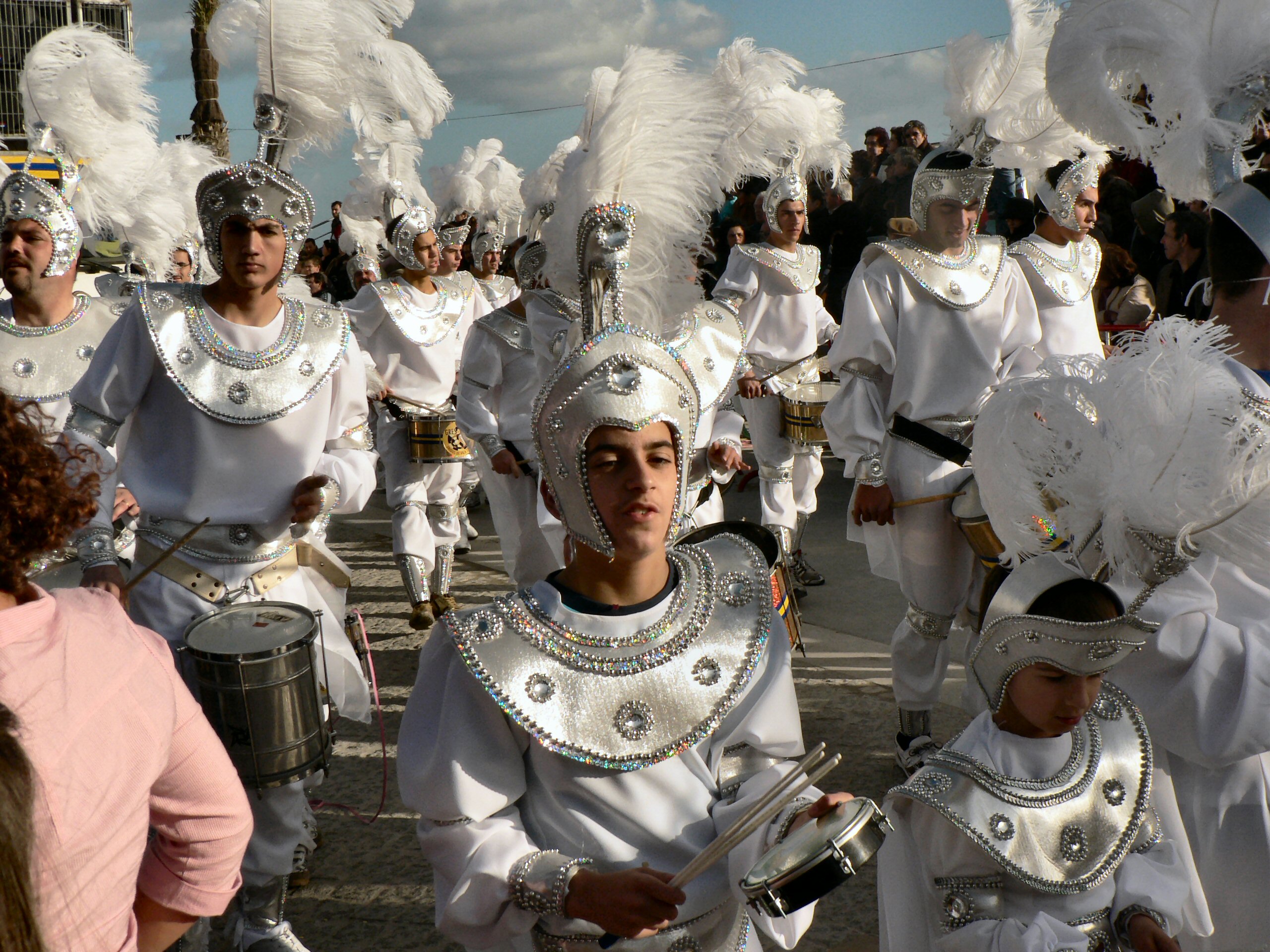 Битва карнавал. Карнавал в Португалии. Португальские праздники. Карнавал в Португалии фото.