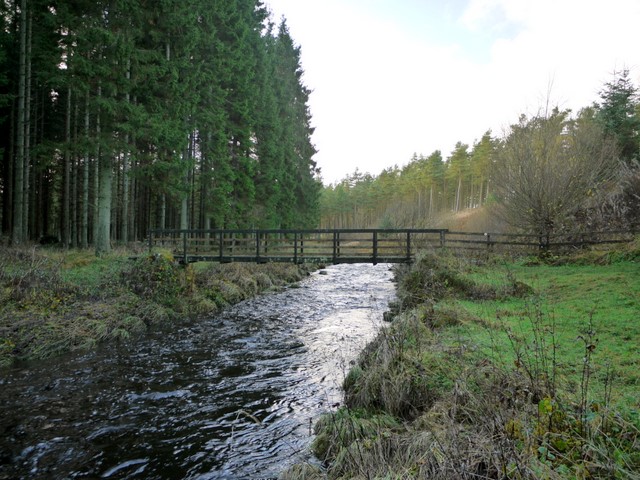 File:Footbridge over Warks Burn - geograph.org.uk - 1590166.jpg