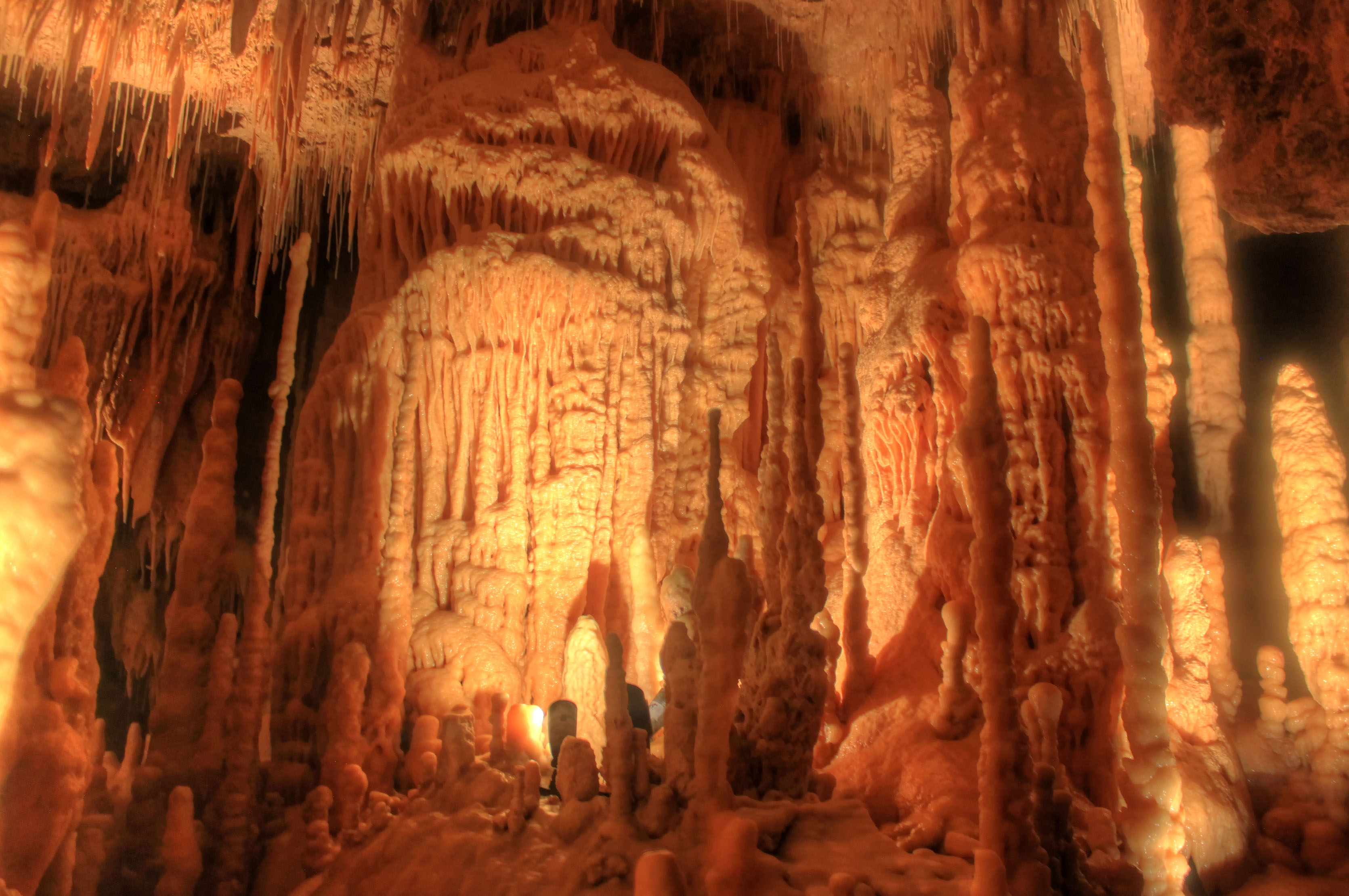 Gfp-texas-natural-bridge-caverns-large-room-in-cave.jpg