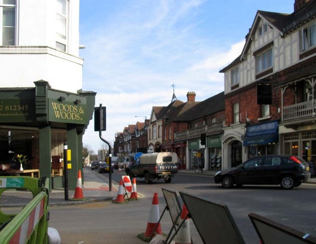 File:High Street, St Albans - geograph.org.uk - 373522.jpg