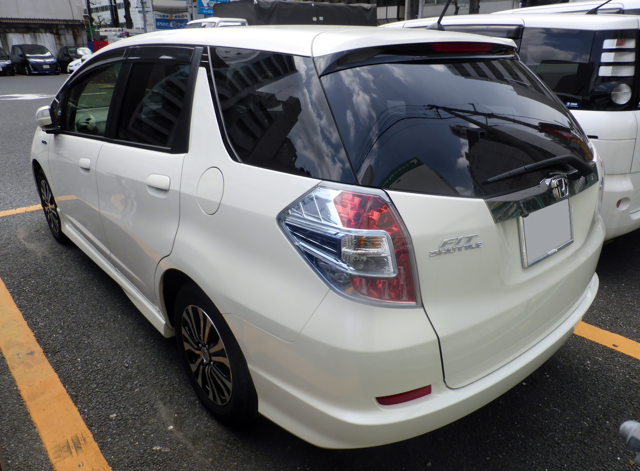 File:Honda FIT SHUTTLE HYBRID Smart Selection (GP2) rear.JPG - Wikipedia