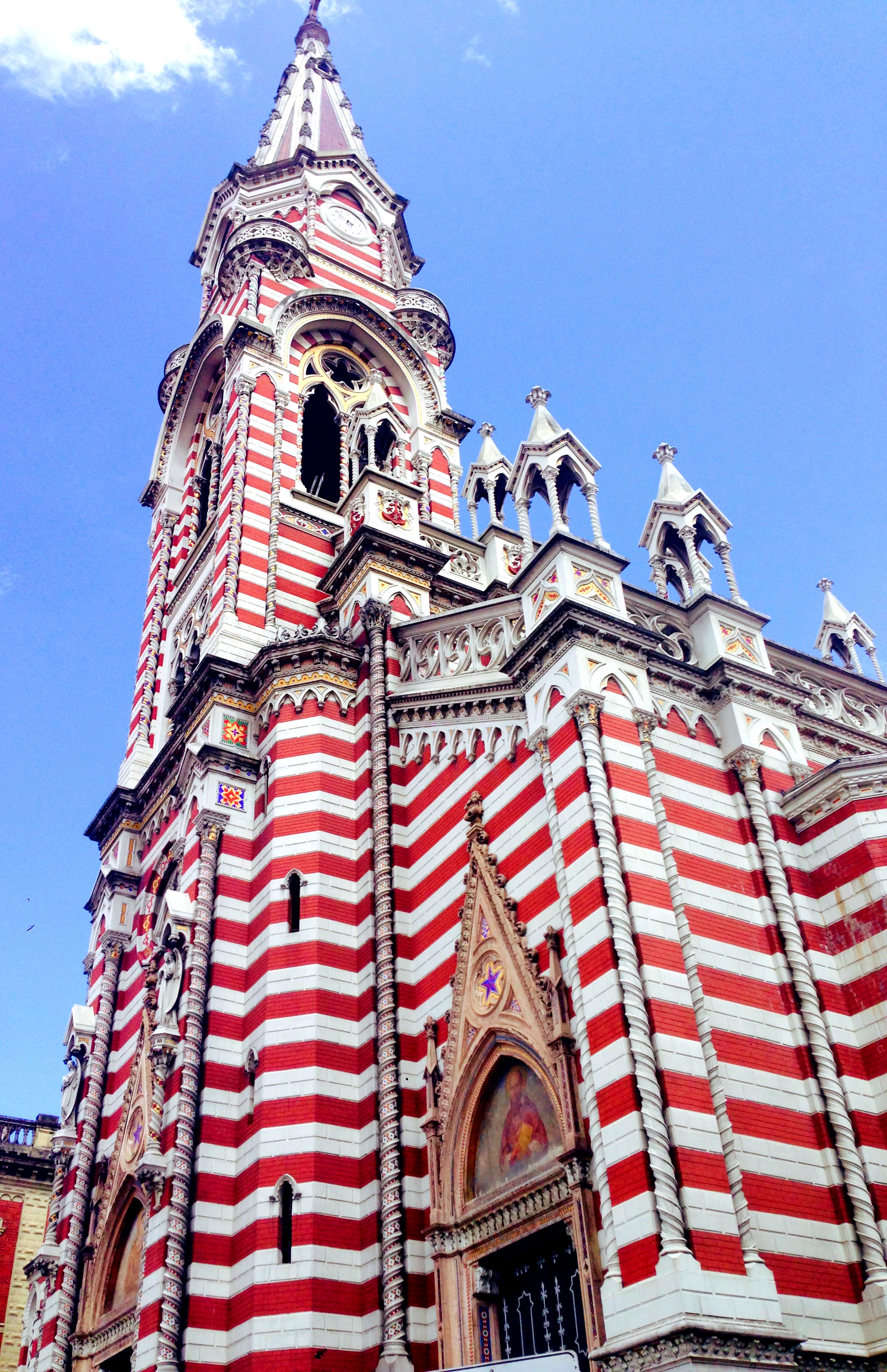 File:Iglesia nuestra señora del Carmen, Bogotá.jpg - Wikimedia Commons
