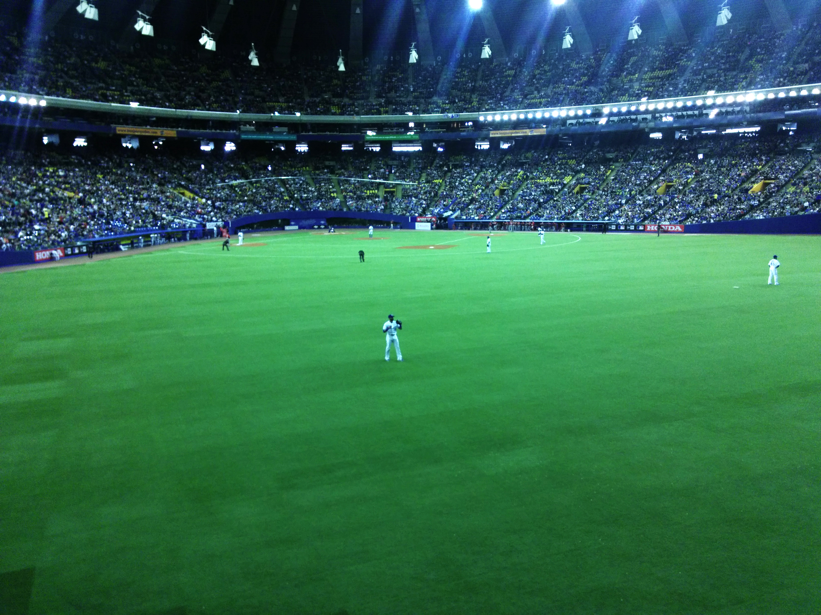 Right field. Стадион Реала внутри фото.