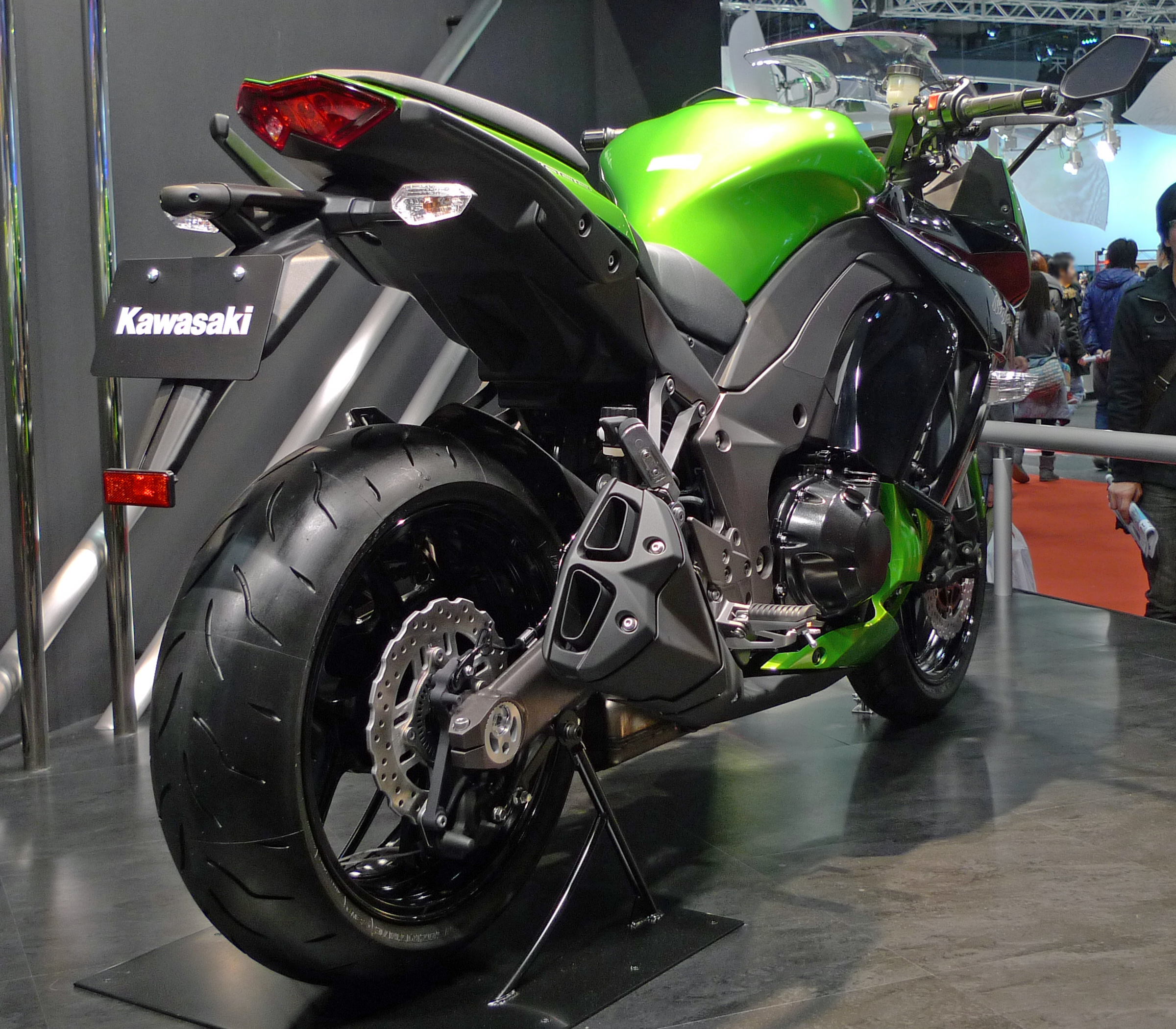 tjene spontan Eddike File:Kawasaki Ninja 1000 ABS right-rear2 2011 Tokyo Motor Show.jpg -  Wikimedia Commons