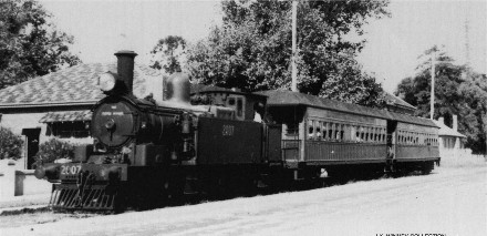 A Kurrajong-bound two-car passenger train trundles along March Street in Richmond (circa 1950). Kurrajong-1.jpg