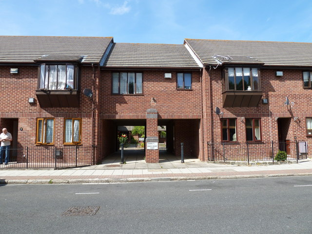 File:Looking from King Street into Prince Regent Court - geograph.org.uk - 1940361.jpg