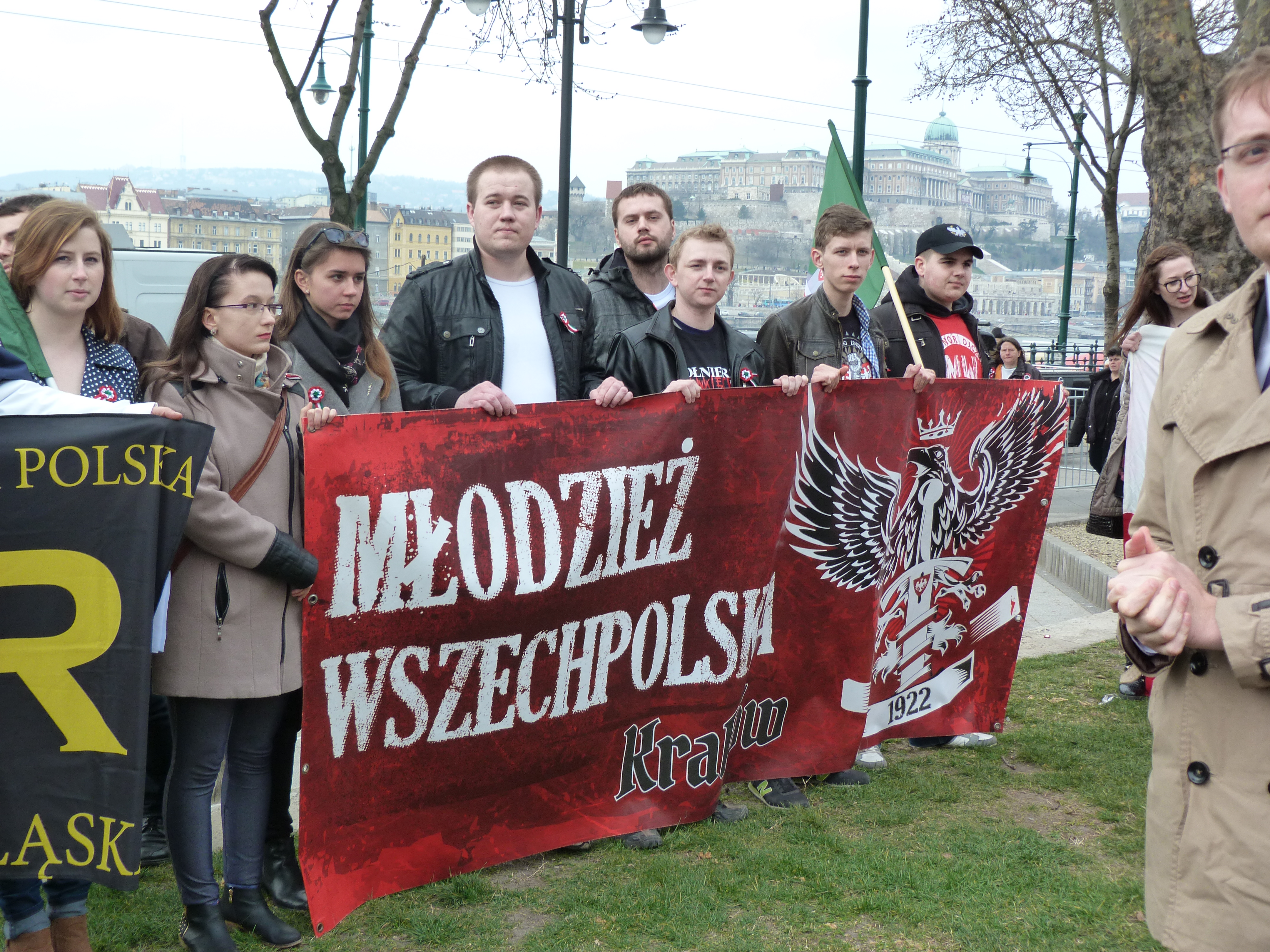 File:Młodzież Wszechpolska - Március 15-e tér, 2015.03.15.JPG - Wikimedia  Commons