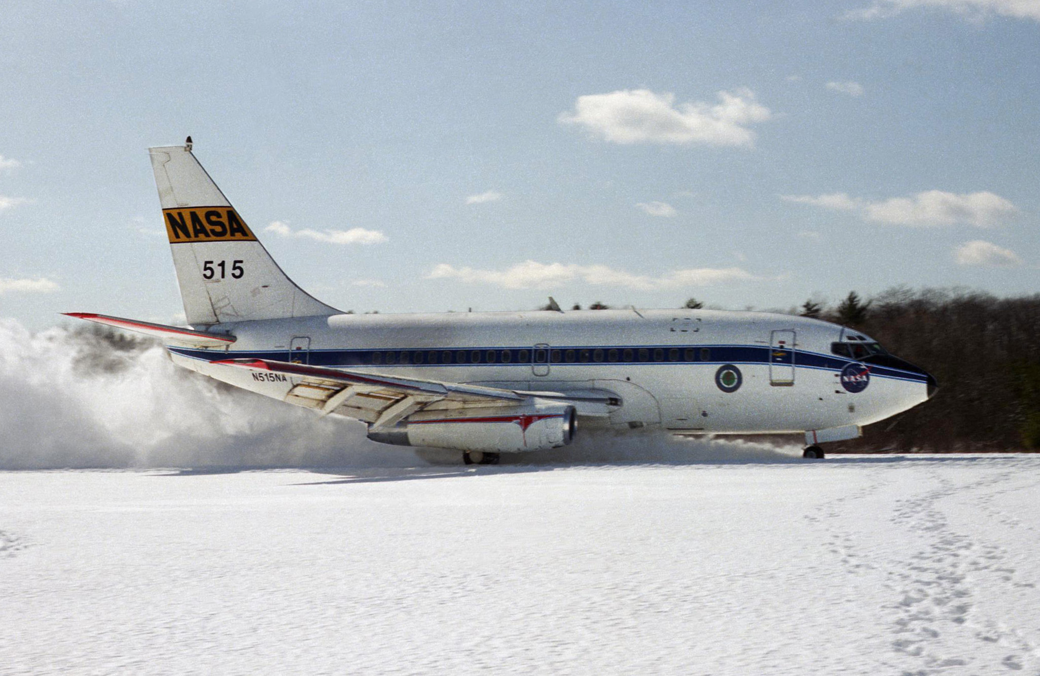 https://upload.wikimedia.org/wikipedia/commons/f/f0/NASA_TEST_737-100_prototype.jpg