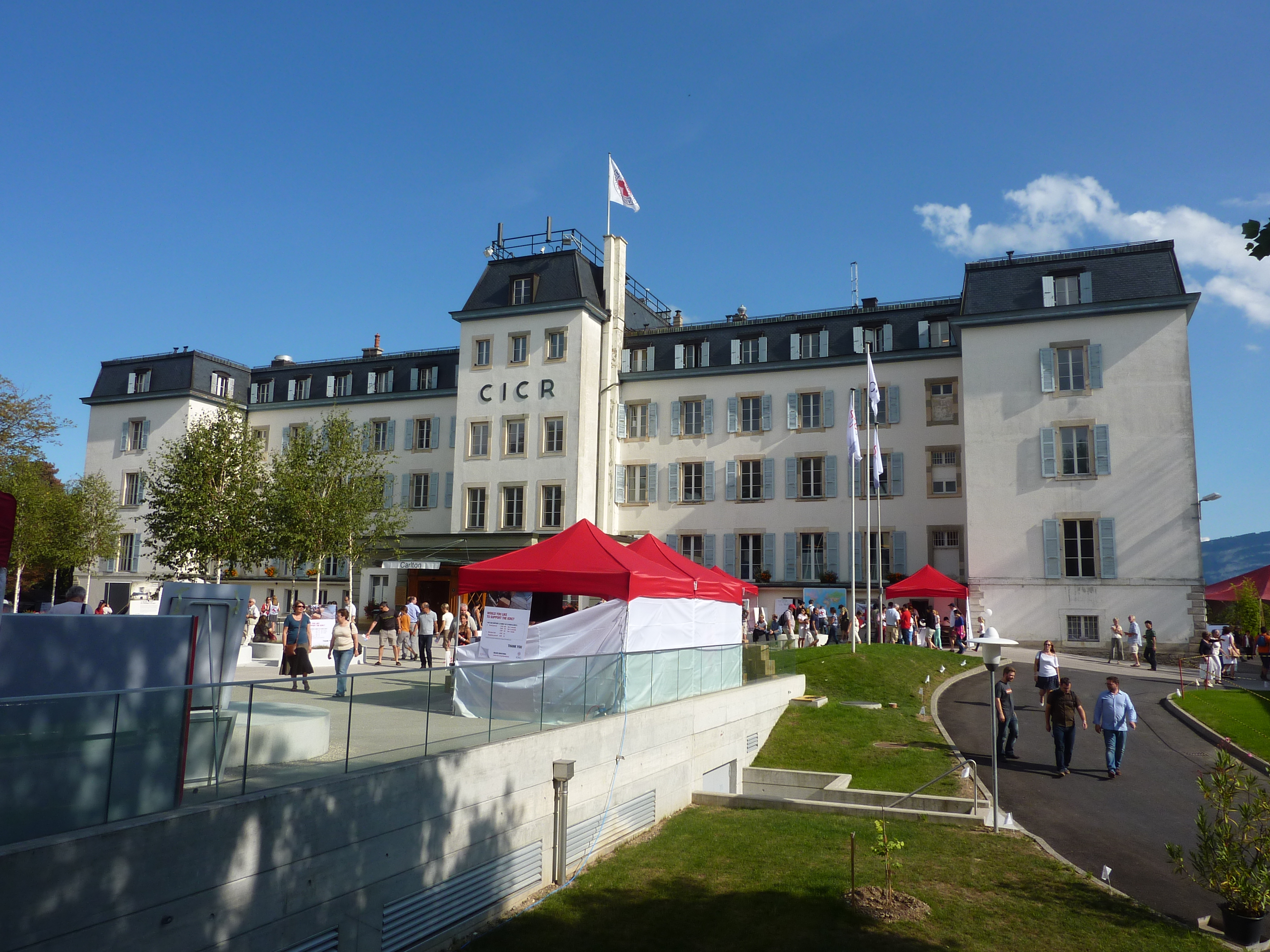 Journée portes ouvertes au Comité international de la Croix-Rouge à l'occasion du 150e anniversaire de sa création.