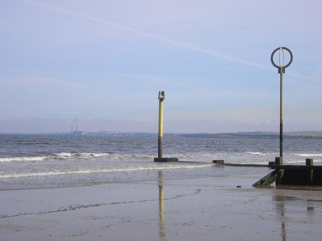 File:Sewage Outflow Beacon - geograph.org.uk - 533221.jpg