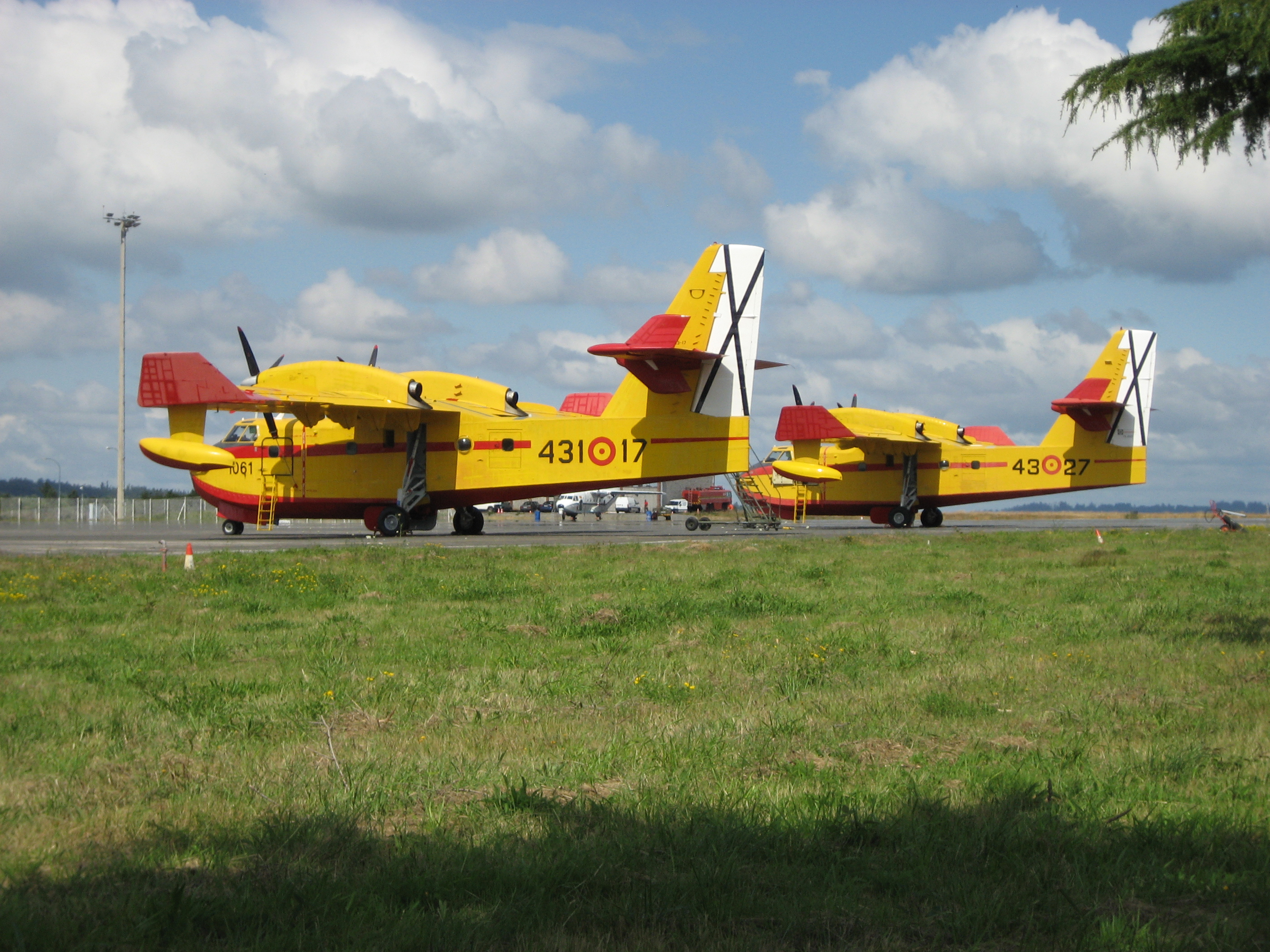 Canadair CL-415 - Wikipedia