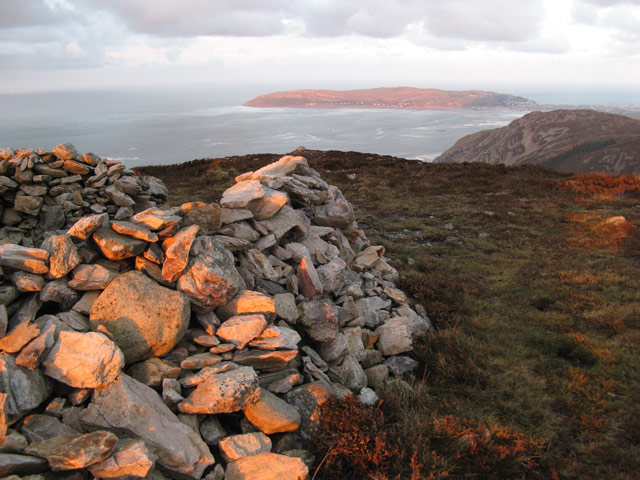 File:Summit shelter - geograph.org.uk - 1623212.jpg