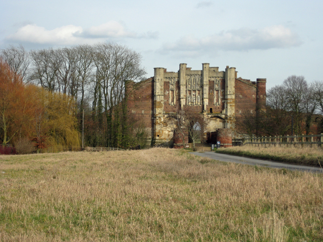 File:The Gatehouse, Thornton Abbey - geograph.org.uk - 1758155.jpg