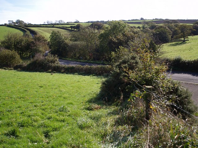 File:Valley near Higher Trevell - geograph.org.uk - 587788.jpg