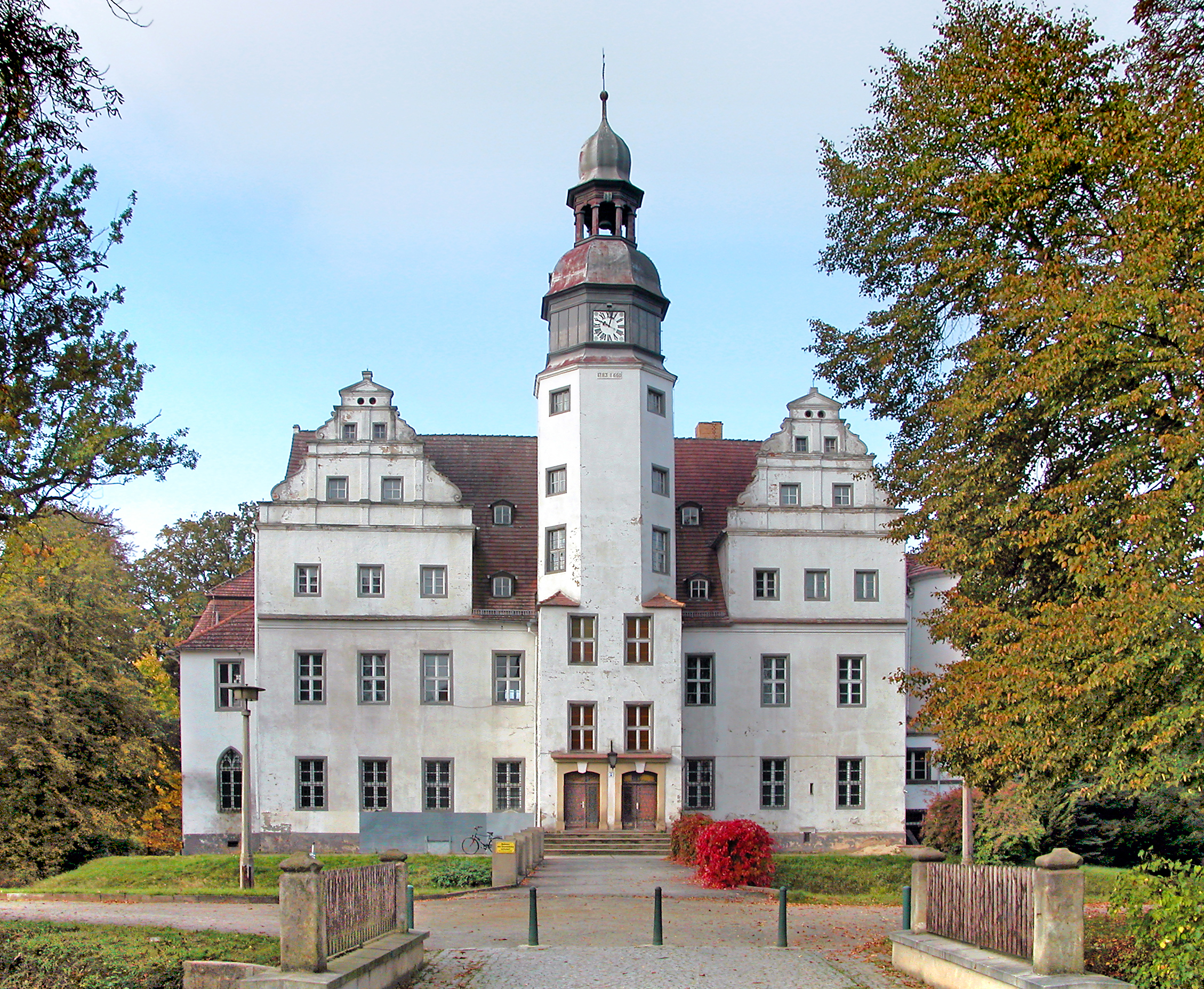 File:20061016015DR Lindenau (OL) Schloß.jpg - Wikimedia Commons