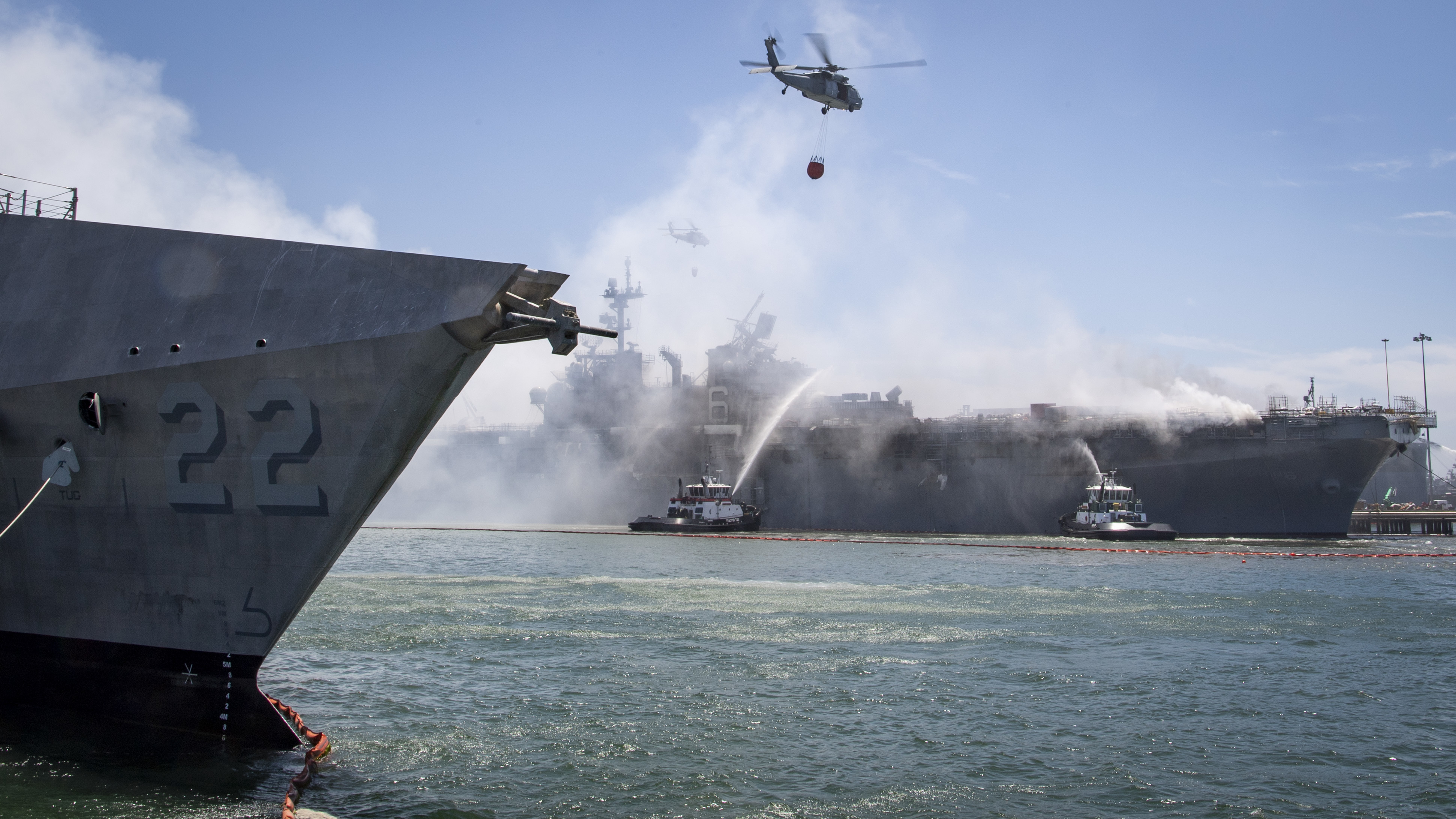 Хуситы затопили британский корабль. Пожар в ВМС США USS Bonhomme Richard. Сан-Диего (военно-морская база). ВМБ Сан-Диего ВМС США.