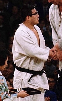 <span class="mw-page-title-main">Akio Kaminaga</span> Japanese judoka