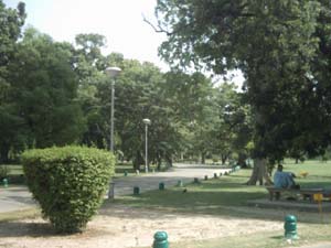 File:Ali Imran-Walking Trail in Lawrence Gardens (Bagh-e-Jinnah) June 4 2004-4.jpg