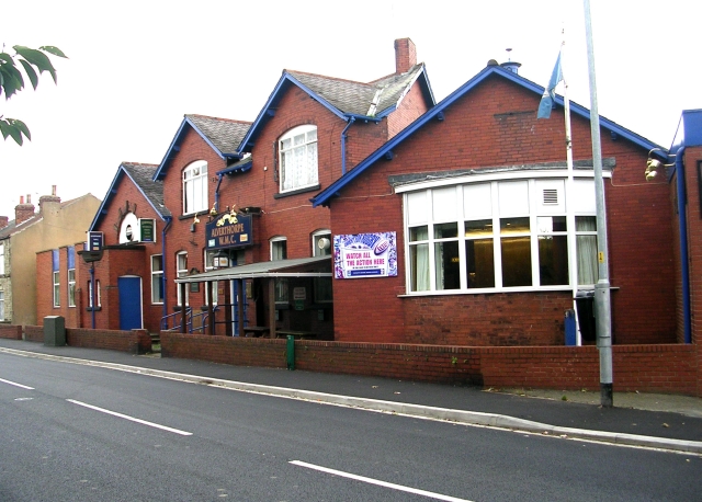 Picture of Alverthorpe Working Mens Club courtesy of Wikimedia Commons contributors - click for full credit