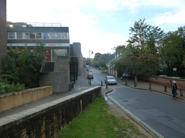 File:Approaching a supermarket in Basingstoke town centre - geograph.org.uk - 2208368.jpg