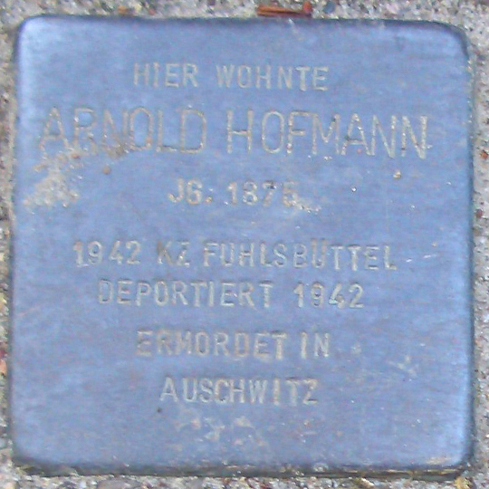 File:Arnold Hofmann - Hohe Reihe 25 (Hamburg-Sasel).Stolperstein.crop.ajb.jpg