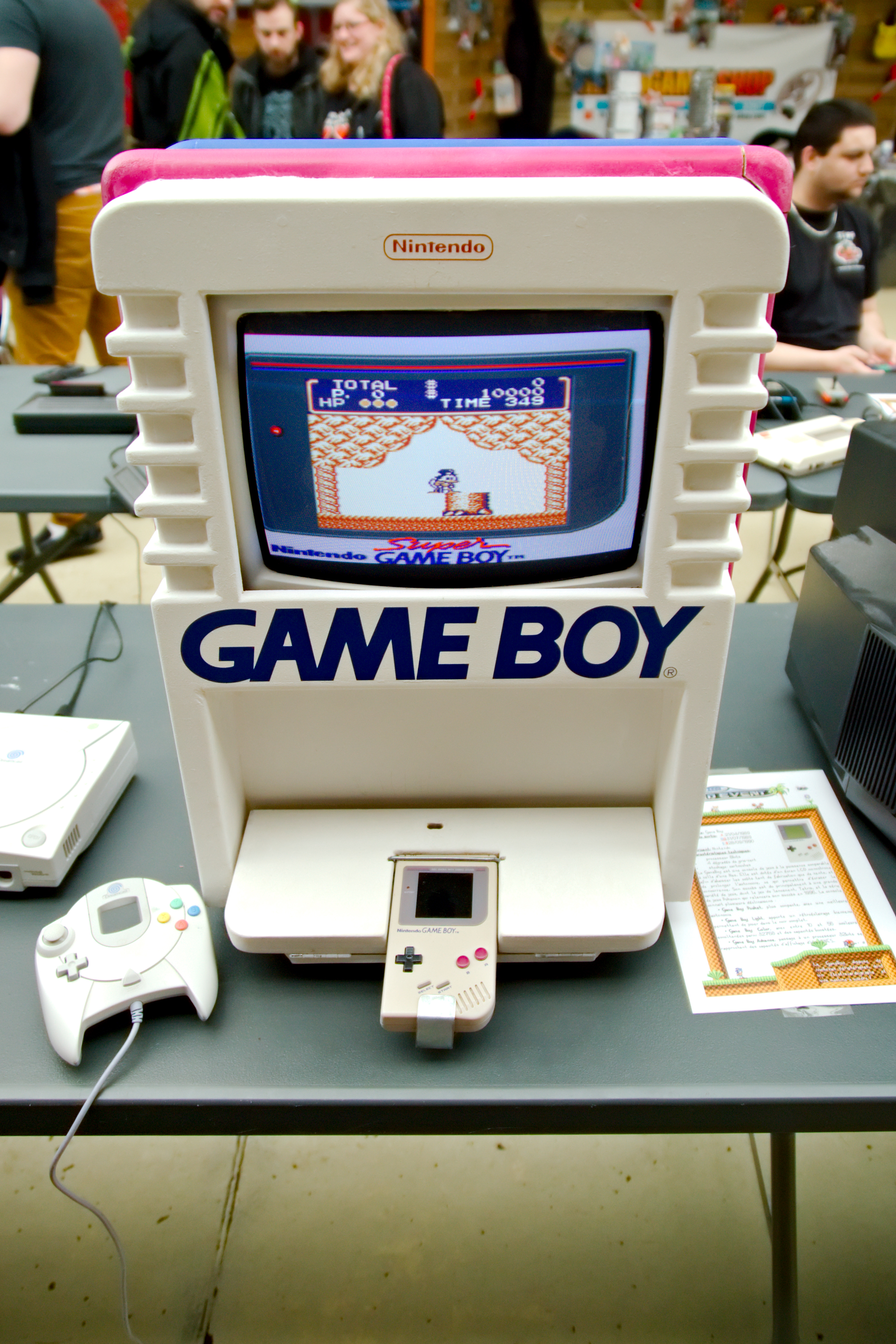 File:Borne Nintendo Game Boy (16762402677).jpg - Wikimedia Commons