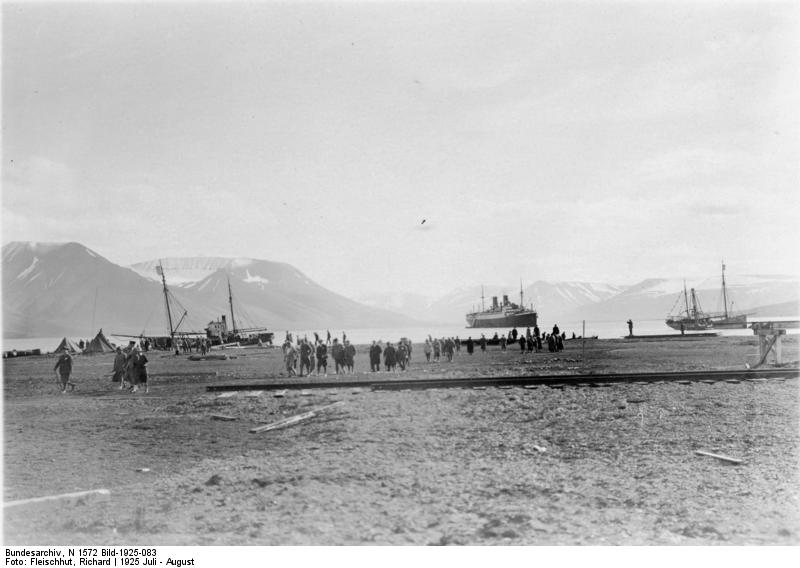 File:Bundesarchiv N 1572 Bild-1925-083, Polarfahrt Dampfer "München", Advent-Bay.jpg
