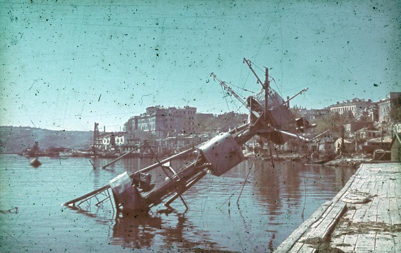 File:Bundesarchiv N 1603 Bild-129, Russland, Sewastopol, zerstörter Hafen.jpg