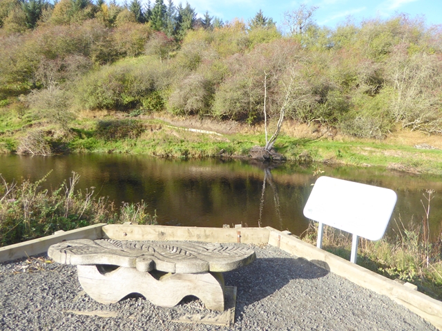 File:Carved bench beside the River Till - geograph.org.uk - 5583626.jpg