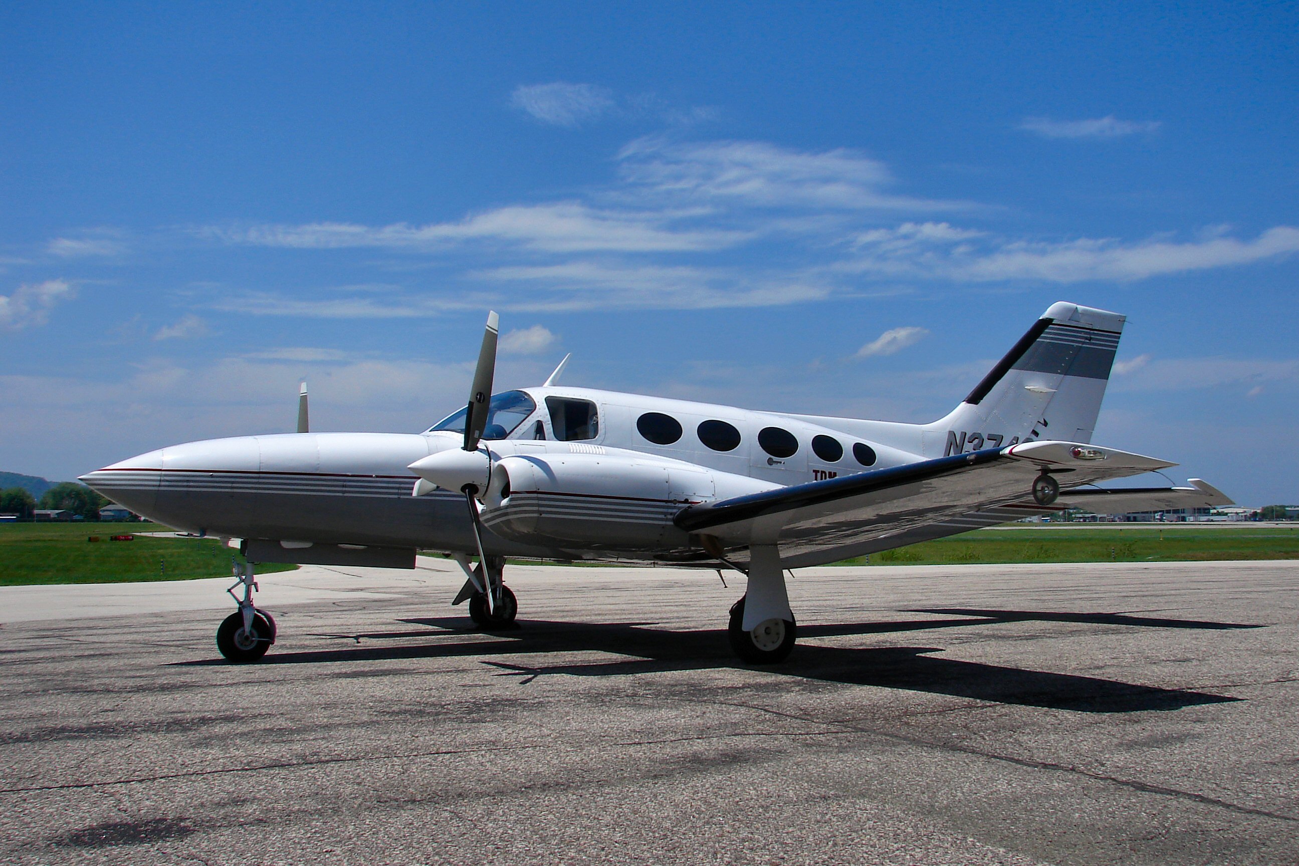 Discovering the Iconic Cessna 421: The Reliable Light Twin-Engine Aircraft