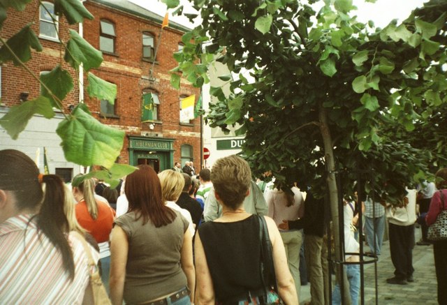 File:Crowds Listen to Speakers in the Mall - geograph.org.uk - 227251.jpg